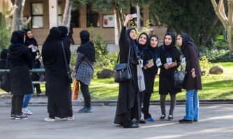 /تحلیلی بر علل افت تولید و مصرف فرهنگی دانشجویان در ۱۰ سال اخیر/انفعال معاونت های فرهنگی، آنها را در درون نهادهای فرهنگی موازی دانشگاه حل می کند
