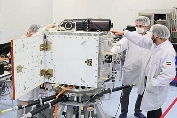 ماهواره «پارس ۱» به سازمان فضایی ایران تحویل داده شد