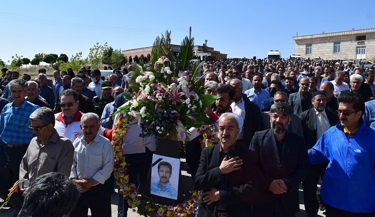با اعلام عزای عمومی در بیجار؛ پیکر فیزیکدان فقید دانشگاه کردستان در زادگاهش به خاک سپرده شد